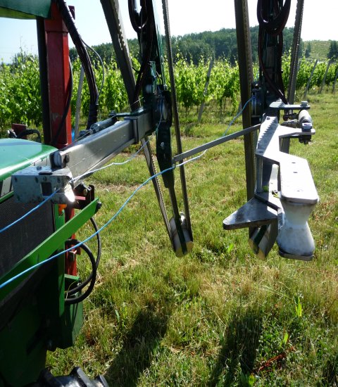 stapler: view of the system for depositing staples on the wire unwound by the machine