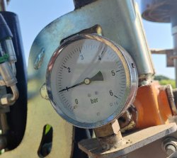 Manomètre indiquant la pression de travail