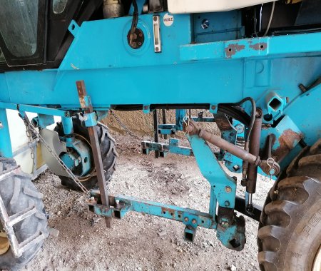 Push-behind straddle tool carrier