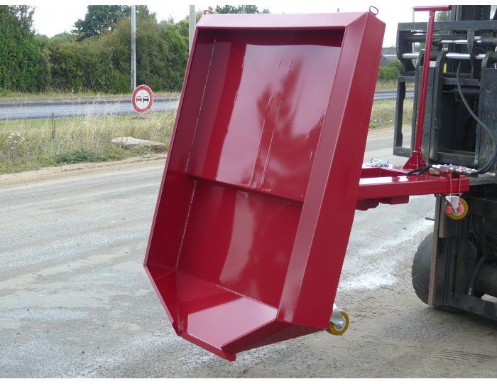 Benne basculante viti-vinicole avec bec verseur