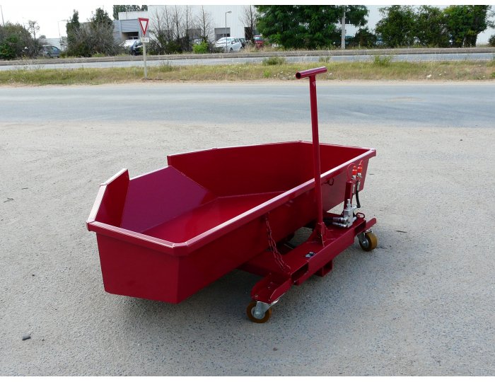 Benne basculante viti-vinicole avec bec verseur