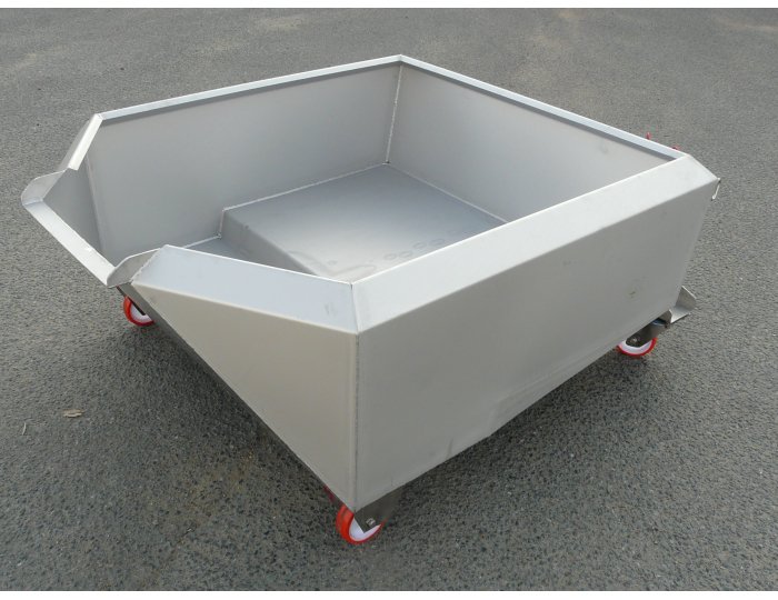 Benne basculante viti-vinicole avec bec verseur