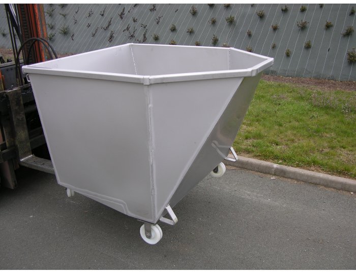 Benne basculante viti-vinicole avec bec verseur